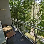 Varoskoezpont 아파트 터터